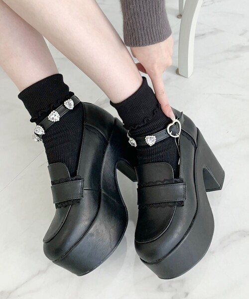cs T&P(シーエスティーアンドピー)の「厚底リボン付き3WAYキラキラパンプス(パンプス・レディース・ホワイト系2/ブラック/ブラック系1/ブルー系1・L/LL/M/S)」の5枚目の写真