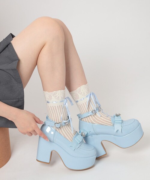 cs T&P(シーエスティーアンドピー)の「厚底リボン付き3WAYキラキラパンプス(パンプス・レディース・ホワイト系2/ブラック/ブラック系1/ブルー系1・L/LL/M/S)」の4枚目の写真