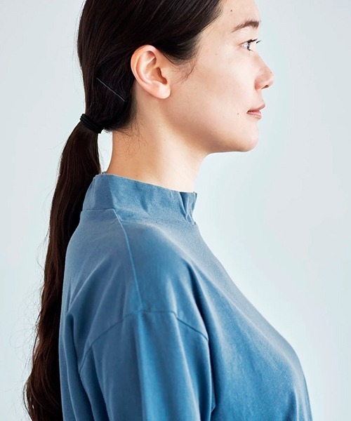HAU(ハウ)の「トップス compact neck(Tシャツ/カットソー・レディース・ブラック/ホワイト/ブルー・MEDIUM)」の7枚目の写真
