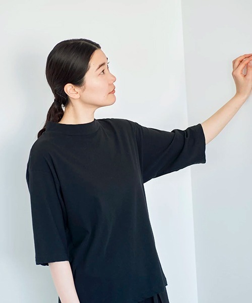 HAU(ハウ)の「トップス compact neck(Tシャツ/カットソー・レディース・ブラック/ホワイト/ブルー・MEDIUM)」の12枚目の写真