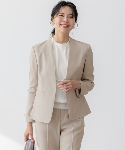 23区(ニジュウサンク)の「【セットアップ対応/防シワ性/洗える】アイアスマットストレッチ ノーカラー ジャケット(ノーカラージャケット・レディース・ネイビー系/ベージュ系・44/46/48/50)」の2枚目の写真