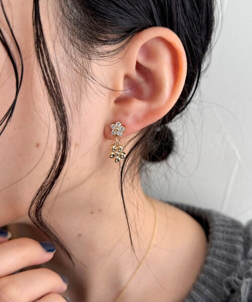 fredy emue(フレディエミュ)の「ビジュー&メタルフラワーピアス(ピアス(両耳用)・レディース・シルバー/ゴールド・FREE)」の6枚目の写真