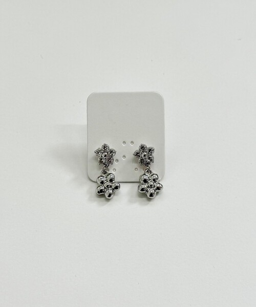 fredy emue(フレディエミュ)の「ビジュー&メタルフラワーピアス(ピアス(両耳用)・レディース・シルバー/ゴールド・FREE)」の9枚目の写真