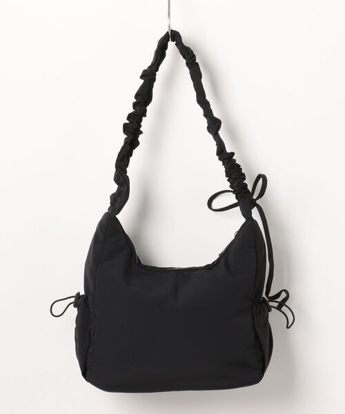 ammy.(エイミードット)の「【 ammy. / エイミードット 】 シャーリング ギャザー ナイロン ショルダーバッグ(ショルダーバッグ・レディース・アイボリー/ブラック・FREE)」の6枚目の写真