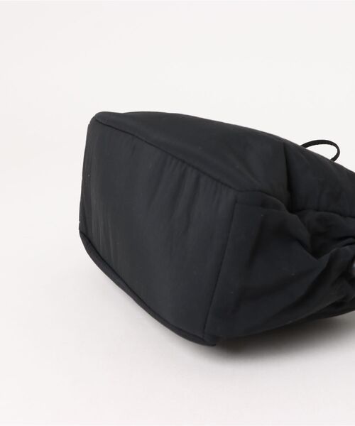 ammy.(エイミードット)の「【 ammy. / エイミードット 】 シャーリング ギャザー ナイロン ショルダーバッグ(ショルダーバッグ・レディース・アイボリー/ブラック・FREE)」の7枚目の写真