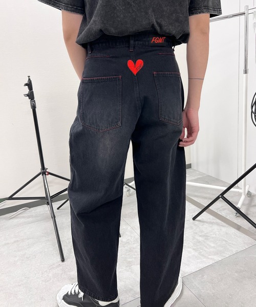 Figments（フィグメンツ）の「ハートパッチバギーデニム（デニムパンツ・レディース・ブラック/ブルー・LARGE/MEDIUM/SMALL）」の3枚目の写真