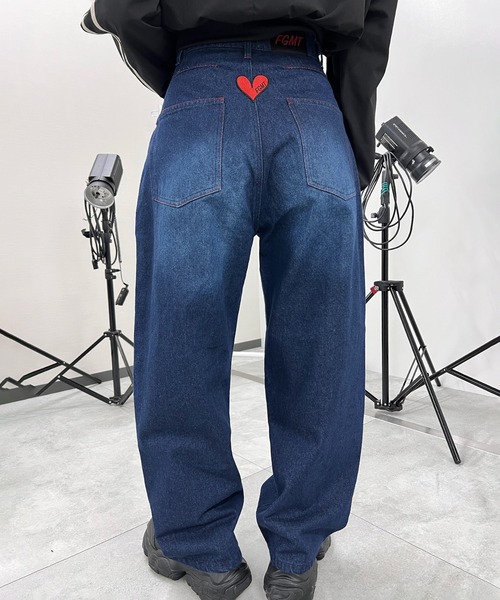 Figments（フィグメンツ）の「ハートパッチバギーデニム（デニムパンツ・レディース・ブラック/ブルー・LARGE/MEDIUM/SMALL）」の4枚目の写真