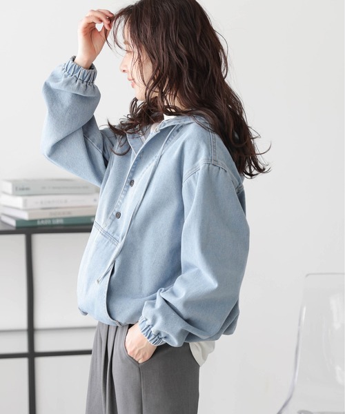 AMELY(エミリー)の「アノラック デニムパーカー(パーカー・レディース・ブラック/ライトブルー/ブルー・フリー)」の15枚目の写真