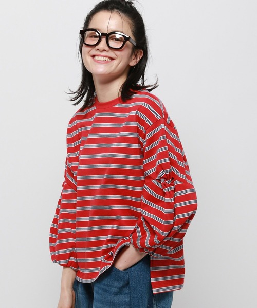 niko and...(ニコアンド)の「ツイストスリーブデザインプルオーバー(Tシャツ/カットソー・レディース・レッド/ブラック/オフホワイト・MEDIUM/LARGE)」の3枚目の写真