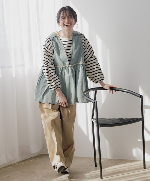 niko and...(ニコアンド)の「ツイストスリーブデザインプルオーバー(Tシャツ/カットソー・レディース・レッド/ブラック/オフホワイト・MEDIUM/LARGE)」の4枚目の写真