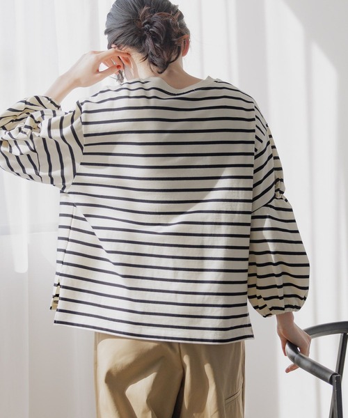 niko and...(ニコアンド)の「ツイストスリーブデザインプルオーバー(Tシャツ/カットソー・レディース・レッド/ブラック/オフホワイト・MEDIUM/LARGE)」の8枚目の写真