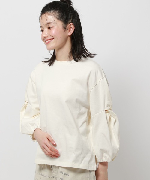 niko and...(ニコアンド)の「ツイストスリーブデザインプルオーバー(Tシャツ/カットソー・レディース・レッド/ブラック/オフホワイト・MEDIUM/LARGE)」の11枚目の写真