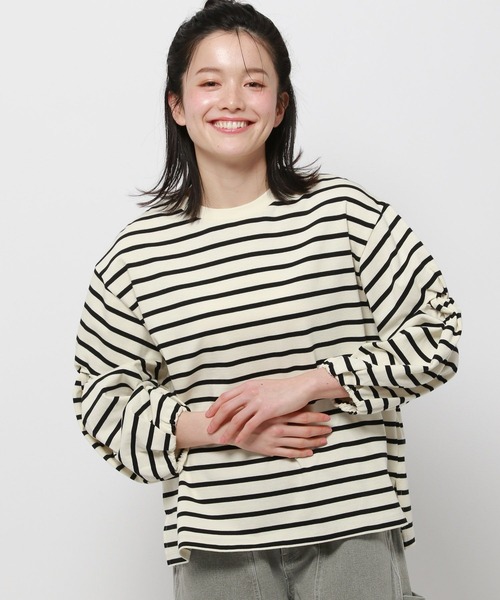 niko and...(ニコアンド)の「ツイストスリーブデザインプルオーバー(Tシャツ/カットソー・レディース・レッド/ブラック/オフホワイト・MEDIUM/LARGE)」の14枚目の写真