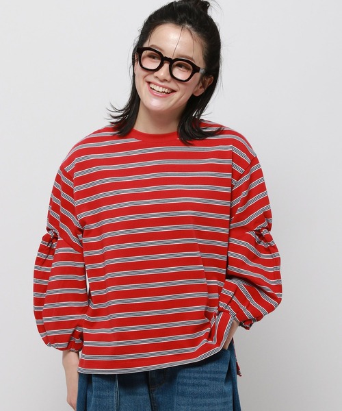 niko and...(ニコアンド)の「ツイストスリーブデザインプルオーバー(Tシャツ/カットソー・レディース・レッド/ブラック/オフホワイト・MEDIUM/LARGE)」の18枚目の写真