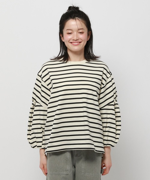 niko and...(ニコアンド)の「ツイストスリーブデザインプルオーバー(Tシャツ/カットソー・レディース・レッド/ブラック/オフホワイト・MEDIUM/LARGE)」の19枚目の写真