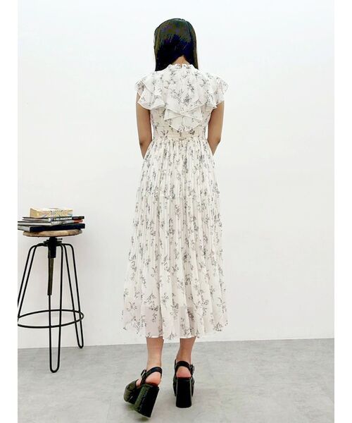 MERCURYDUO(マーキュリーデュオ)の「花柄ラッフルプリーツティアードワンピース(ワンピース・レディース・ベビーピンク/オフホワイト/レッド・X-SMALL/SMALL/MEDIUM)」の6枚目の写真