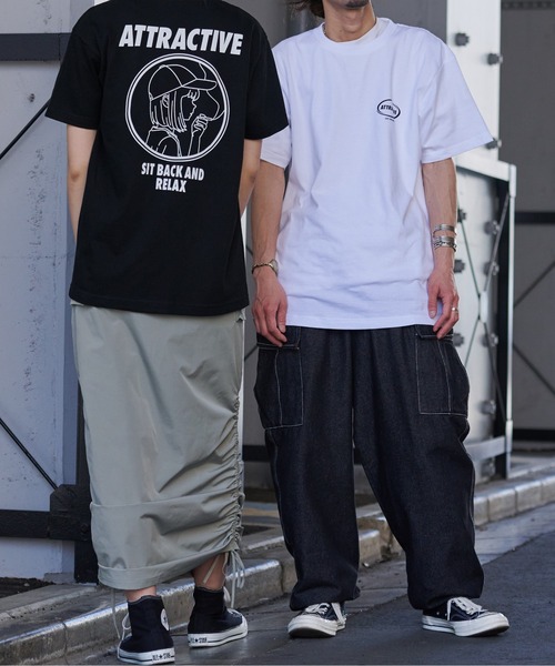 MODISH GAZE(モディシュガゼ)の「スモーキングガール SIT BACK AND RELAX半袖Tシャツ(Tシャツ/カットソー・メンズ・ブラック/ネイビー/ネイビー×ホワイト/ホワイト・X-LARGE/LARGE/MEDIUM)」の5枚目の写真
