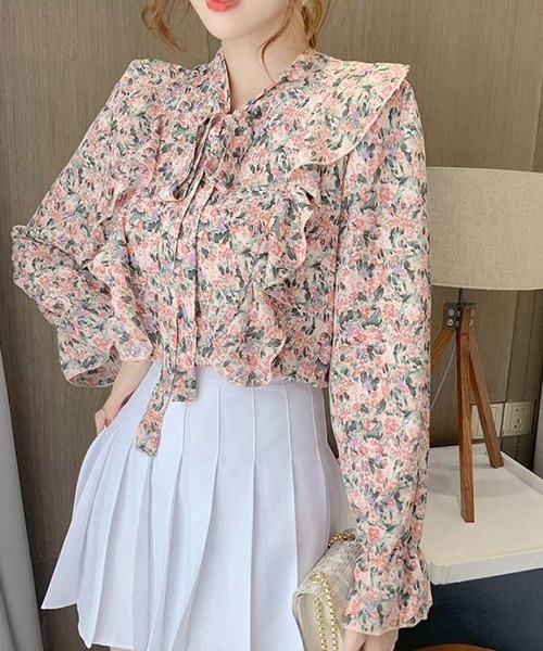 Forcement(フォースメント)の「レトロ花柄ボウタイデコルテブラウス(シャツ/ブラウス・レディース・ピンク/イエロー/パープル・ONESIZE)」の1枚目の写真
