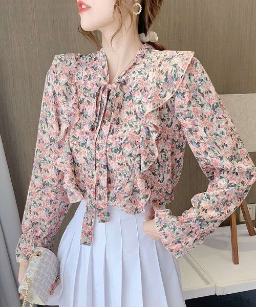 Forcement(フォースメント)の「レトロ花柄ボウタイデコルテブラウス(シャツ/ブラウス・レディース・ピンク/イエロー/パープル・ONESIZE)」の5枚目の写真