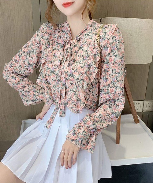 Forcement(フォースメント)の「レトロ花柄ボウタイデコルテブラウス(シャツ/ブラウス・レディース・ピンク/イエロー/パープル・ONESIZE)」の6枚目の写真