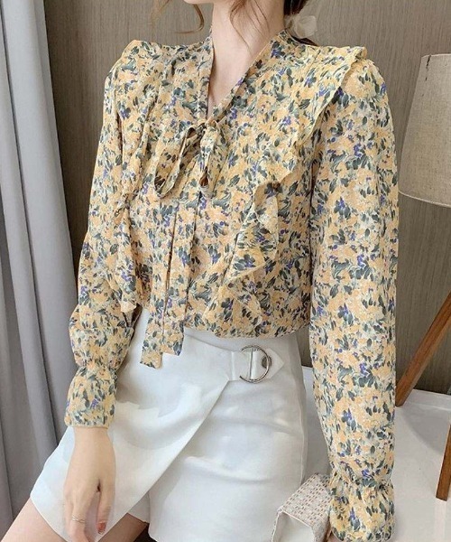 Forcement(フォースメント)の「レトロ花柄ボウタイデコルテブラウス(シャツ/ブラウス・レディース・ピンク/イエロー/パープル・ONESIZE)」の12枚目の写真