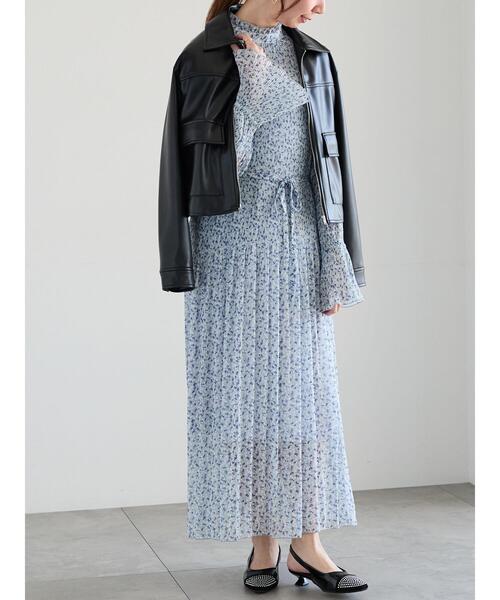 Te chichi(テチチ)の「【宮本茉由着用】小花柄プリーツワンピース(ワンピース・レディース・ネイビー/グレー・F)」の6枚目の写真