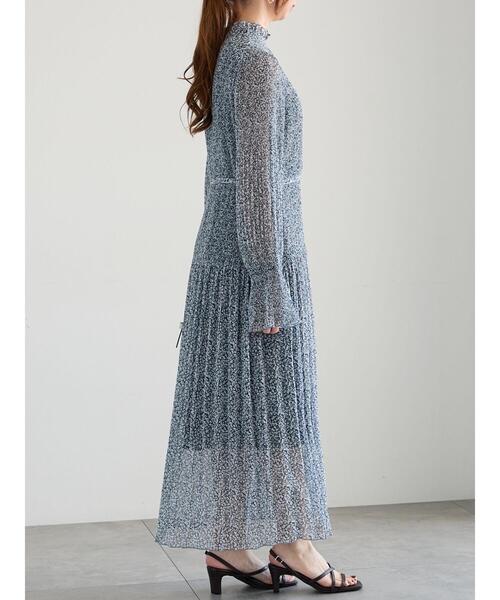 Te chichi(テチチ)の「【宮本茉由着用】小花柄プリーツワンピース(ワンピース・レディース・ネイビー/グレー・F)」の11枚目の写真