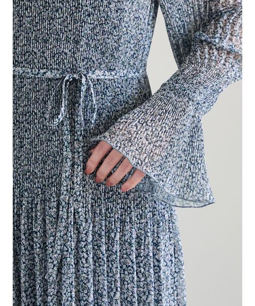 Te chichi(テチチ)の「【宮本茉由着用】小花柄プリーツワンピース(ワンピース・レディース・ネイビー/グレー・F)」の15枚目の写真