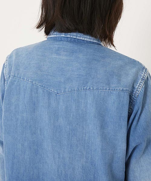 BLUE BLUE（ブルーブルー）の「ライトデニム ユーズド ウエスタンシャツ ウイメンズ（シャツ/ブラウス・レディース・ブルー・SMALL/MEDIUM）」の8枚目の写真