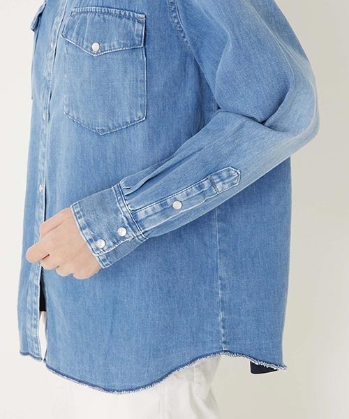 BLUE BLUE（ブルーブルー）の「ライトデニム ユーズド ウエスタンシャツ ウイメンズ（シャツ/ブラウス・レディース・ブルー・SMALL/MEDIUM）」の9枚目の写真