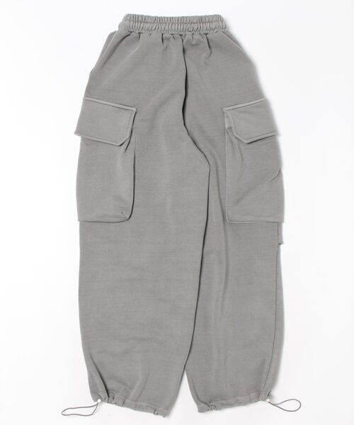 Never mind the XU / Chikashitsu+（ネバーマインド ザ エックスユー / チカシツプラス）の「【nmtc+】oversized pigment sweat cargo pants / 【エヌエムティーシープラス】オーバーサイズピグメントスウェットカーゴパンツ（スウェットパンツ・メンズ・チャコール/グレー・ONE SIZE）」の3枚目の写真