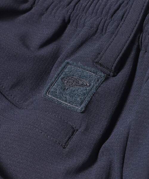 BEAMS GOLF(ビームスゴルフ)の「B.G.THREE / ALL-TIME アイレットニット イージーショーツ(その他パンツ・メンズ・ネイビー/ブラック・MEDIUM/SMALL/LARGE/X-LARGE)」の4枚目の写真