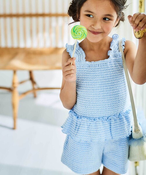 BeBe（ベベ）の「ぽこぽこシャーリングビスチェ+ショートパンツセットアップ(90~140cm)（セットアップ・キッズ・ブルー/イエロー・100cm/120cm/130cm/140cm/110cm）」の2枚目の写真