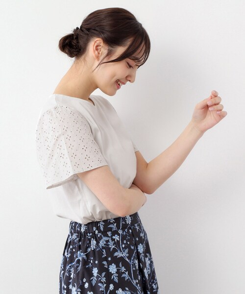LAURA ASHLEY（ローラアシュレイ）の「【洗える／コットン100％/日本製／袖レース】デザインTシャツ（Tシャツ/カットソー・レディース・ネイビー系6/ライトグレー/オフホワイト・40/38）」の15枚目の写真