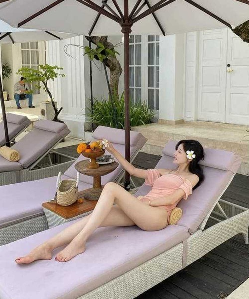 LAVIA(ラヴィア)の「オフショルチュールワンピース(水着・レディース・ホワイト/ピンク/ブラック・M/L)」の11枚目の写真