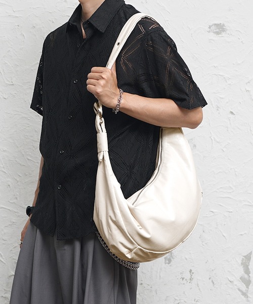 MinoriTY(マイノリティ)の「【MinoriTY】ヴィンテージPUハーフムーンショルダーバッグ メンズ ウィメンズ ユニセックス(ボディバッグ/ウエストポーチ・メンズ・ブラック/ホワイト・FREE)」の11枚目の写真