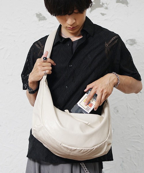 MinoriTY(マイノリティ)の「【MinoriTY】ヴィンテージPUハーフムーンショルダーバッグ メンズ ウィメンズ ユニセックス(ボディバッグ/ウエストポーチ・メンズ・ブラック/ホワイト・FREE)」の13枚目の写真