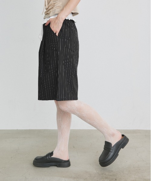 ad thie(アドティエ)の「ウエストフリル切替 ストライプ バミューダパンツ(その他パンツ・レディース・ブラック/グレー・FREE)」の18枚目の写真