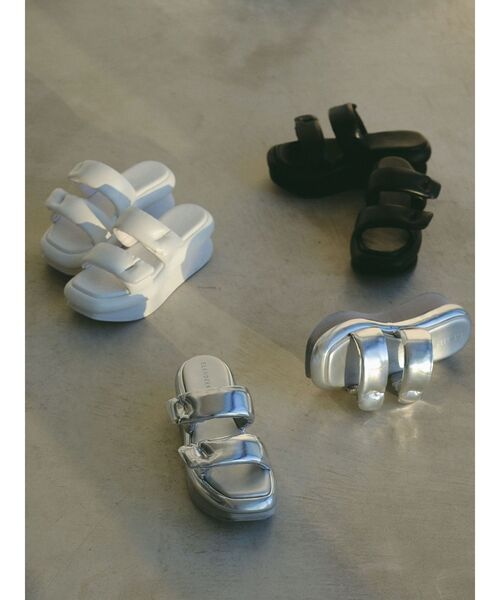 ELENDEEK（エレンディーク）の「ダブルバンドサンダル（サンダル・レディース・シルバー/ブラック・37/38）」の2枚目の写真