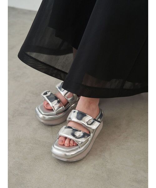 ELENDEEK（エレンディーク）の「ダブルバンドサンダル（サンダル・レディース・シルバー/ブラック・37/38）」の3枚目の写真