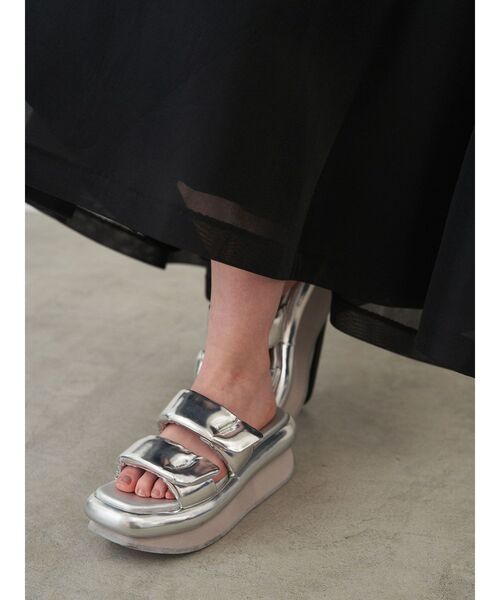 ELENDEEK（エレンディーク）の「ダブルバンドサンダル（サンダル・レディース・シルバー/ブラック・37/38）」の4枚目の写真