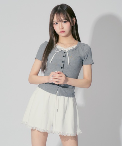 ALLuRing ChaRm(アリュリングチャーム)の「Ruffled Ribbon Cardigan / フリルリボンカーディガン(カーディガン/ボレロ・レディース・ブラック/グレー/ホワイト・FREE)」の3枚目の写真