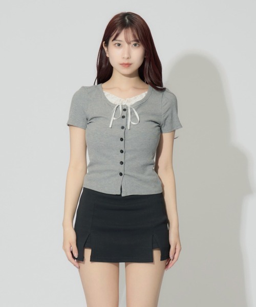 ALLuRing ChaRm(アリュリングチャーム)の「Ruffled Ribbon Cardigan / フリルリボンカーディガン(カーディガン/ボレロ・レディース・ブラック/グレー/ホワイト・FREE)」の4枚目の写真