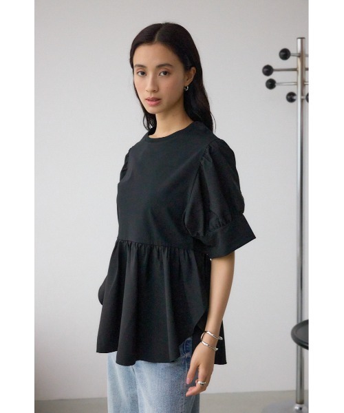 AZUL by moussy（アズールバイマウジー）の「袖カフスペプラムトップス（シャツ/ブラウス・レディース・ライトブルー/ブラック/ライトベージュ/ホワイト・FREE）」の15枚目の写真