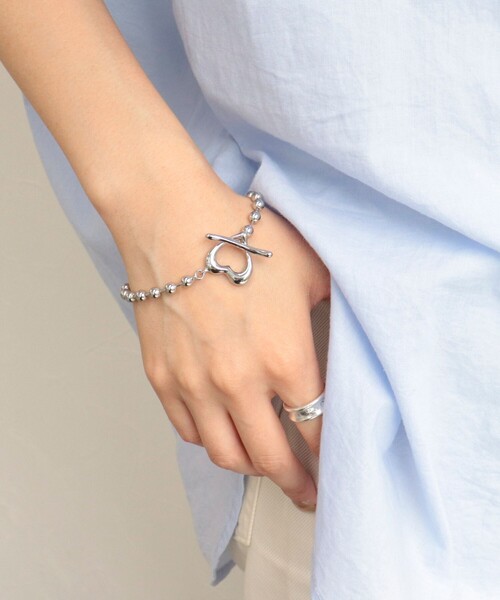 fredy emue（フレディエミュ）の「ハートマンテルボールチェーンブレス（ブレスレット・レディース・ゴールド/シルバー・FREE）」の2枚目の写真