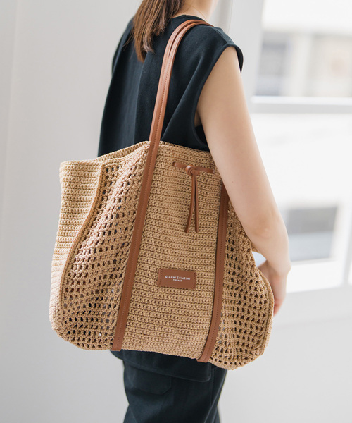 GIANNI CHIARINI(ジャンニ キアリーニ)の「GIANNI CHIARINI / ジャンニ キアリーニ VICTRIA TOTE(トートバッグ・レディース・ベージュ/ブラック・FREE)」の6枚目の写真