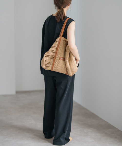 GIANNI CHIARINI(ジャンニ キアリーニ)の「GIANNI CHIARINI / ジャンニ キアリーニ VICTRIA TOTE(トートバッグ・レディース・ベージュ/ブラック・FREE)」の7枚目の写真