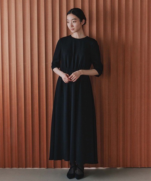 kaene（カエン）の「ライトシフォンミドルスリーブワンピース［ブラックフォーマル対応：自宅洗濯可］冠婚葬祭 礼服 喪服 入学式 卒業式 七五三 お宮参り【清涼裏地：春夏も対応】（ワンピース・レディース・ブラック・S/M/L）」の3枚目の写真