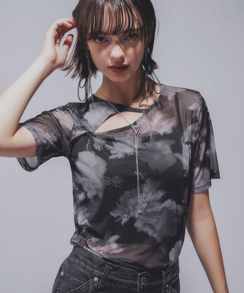 HARE（ハレ）の「BLURRYフラワーガラシアーＴ(HARE)（Tシャツ/カットソー・レディース・ブラック/ブルー・FREE）」の2枚目の写真