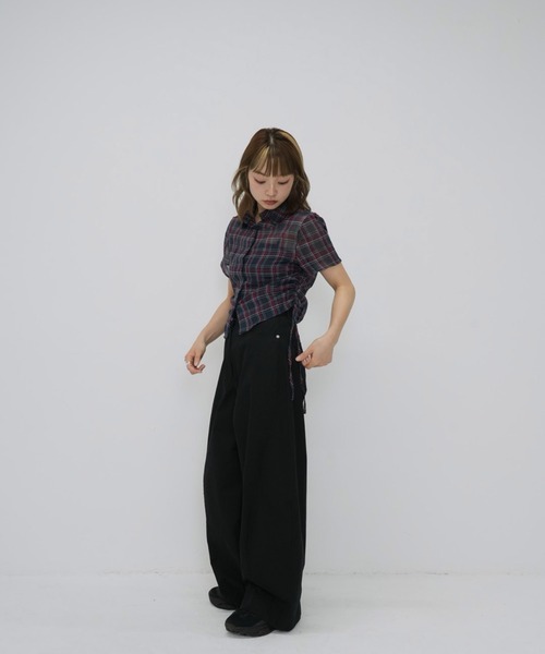 Enewd nina(エニュードニーナ)の「【zozo限定】シアー 半袖 サイドギャザー チェックシャツ(シャツ/ブラウス・レディース・ネイビー/ホワイト・FREE)」の21枚目の写真